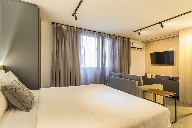 Spacious Studio | Next to UFRGS | Centro DUQ406