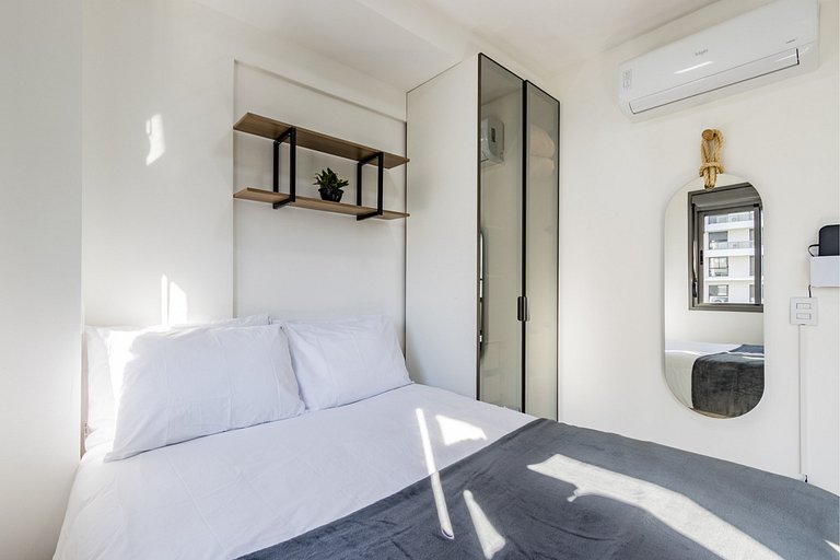 Studio Confortável com Garagem | Próximo à Puc